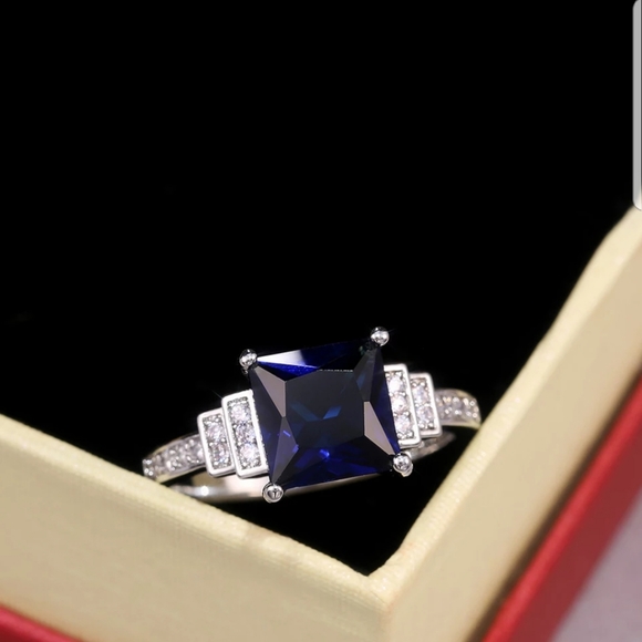 New princess blue sapphire ring with diamo… - Picture 5 of 5